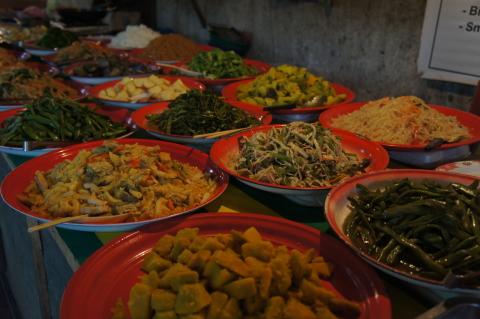 ラオスのローカルフード通りの食べ放題画像