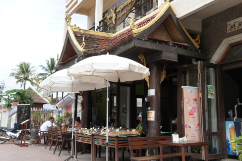 ラオスのアンシエンタルホテルのカフェ画像